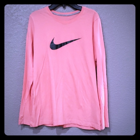 peach nike t shirt